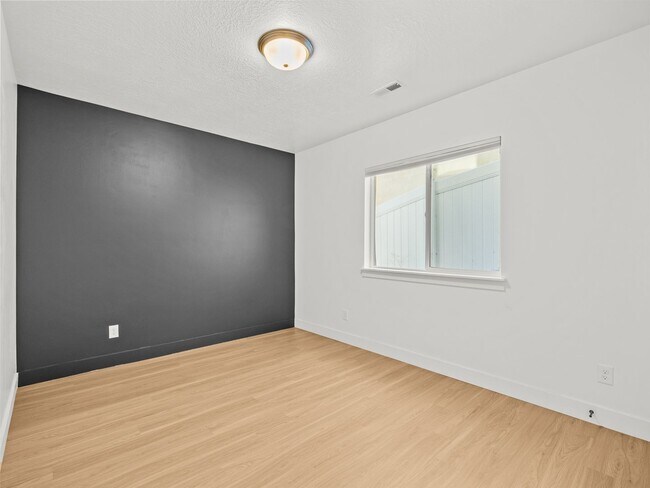 Building Photo - 5 Bed / 3.5 Bath Home in Saratoga Springs – Spacious Living Near Utah Lake