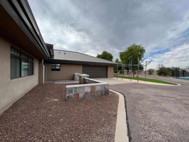 Building Photo - Brown Rd 3702 E