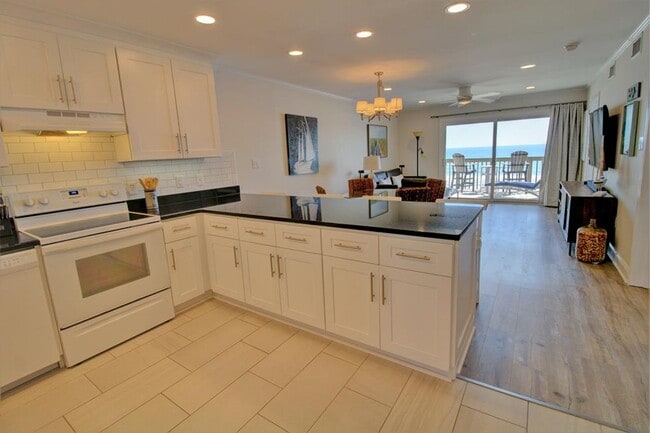 Building Photo - -OFF SEASON RENTAL--Queen's Grant Ocean Fr...