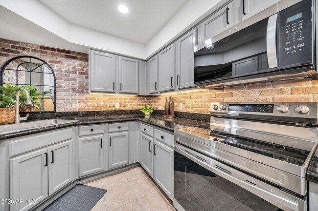 Building Photo - 8787 E Mountain View Rd