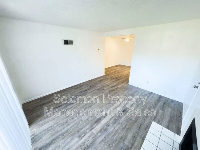 Building Photo - 529 Sandalwood Pl