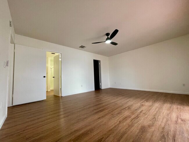 Large Master Bedroom - 12800 Avenida Alta Loma