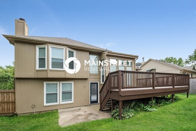 Building Photo - 3 Bedroom Pet-Friendly Home in Shawnee, KS with Main Street Renewal