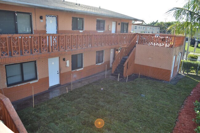 Building Photo - 940 NW 8th Ave