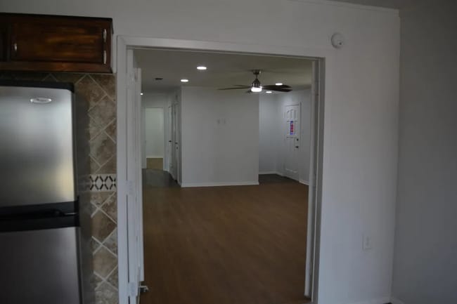Building Photo - 306 E Cook St