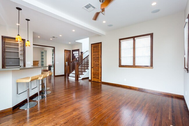 Building Photo - Loma Portal Craftsman with Views