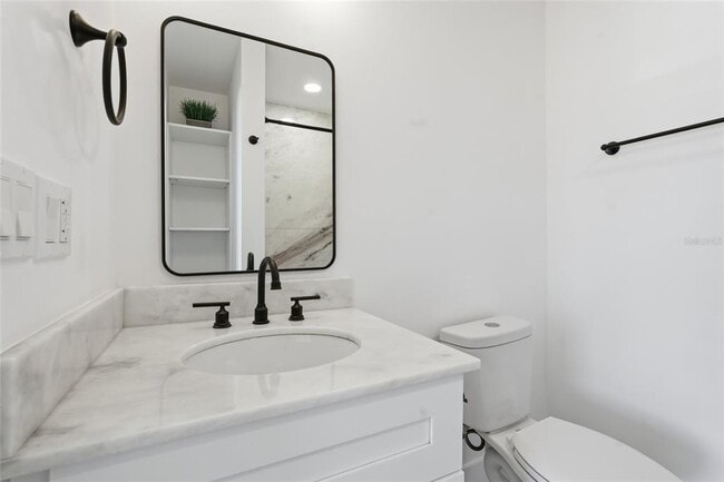 Building Photo - 326 6th Ave N