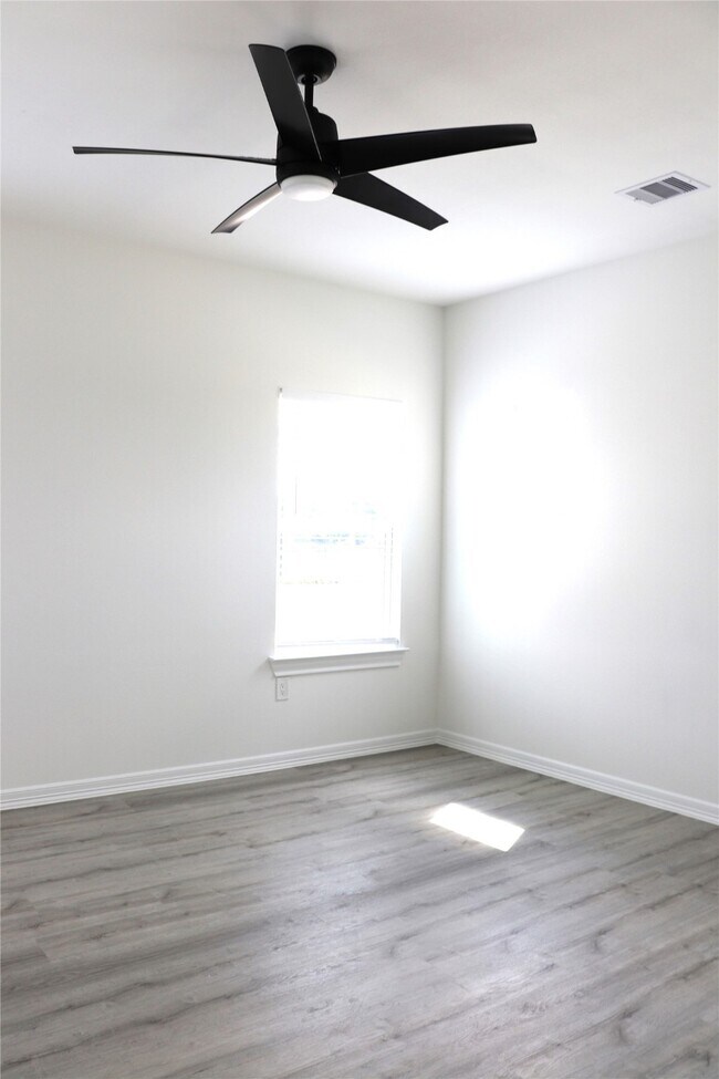 Building Photo - 16614 Bonnie Sean Dr