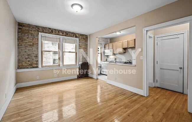 Building Photo - Available now!  1 bed, 1 bath condo