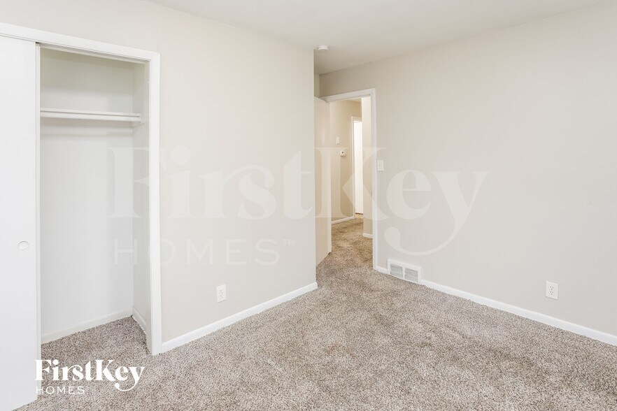 Building Photo - 6900 E 85th Terrace