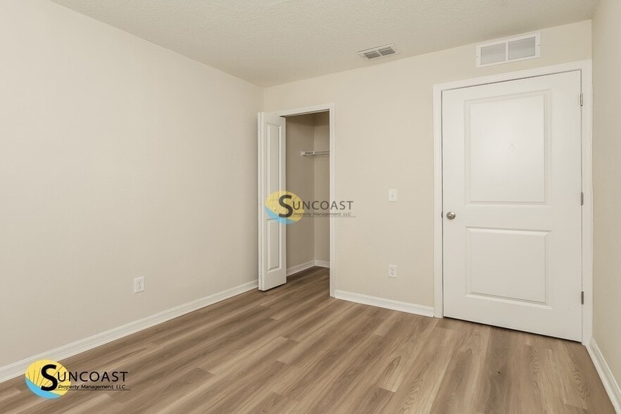 Building Photo - 11479 Oakfield Ct