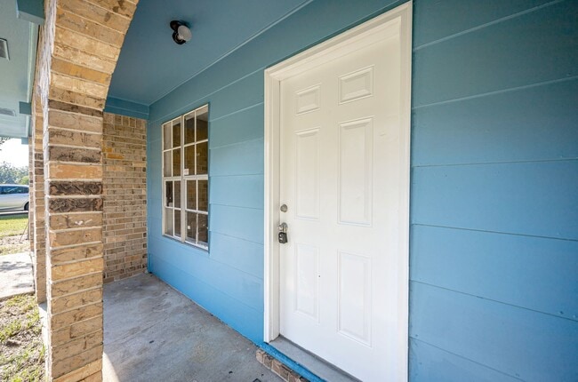 Building Photo - 3 Bedroom 1.5 Bath Home in Gautier!