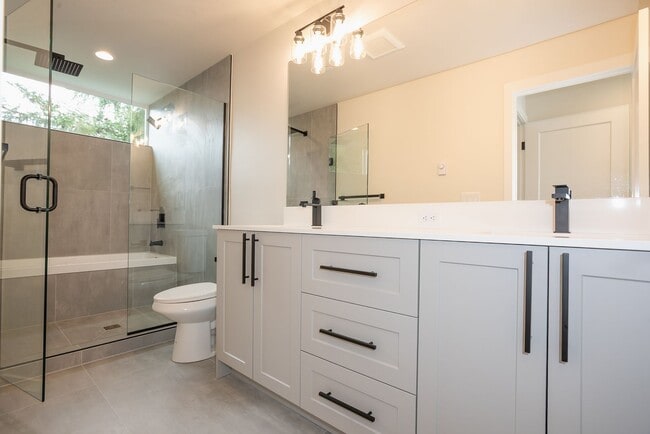 Building Photo - One year old townhome