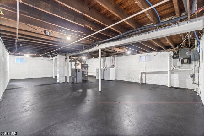 Building Photo - 29 Ligham St