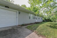 Building Photo - Cute Central Columbia Home