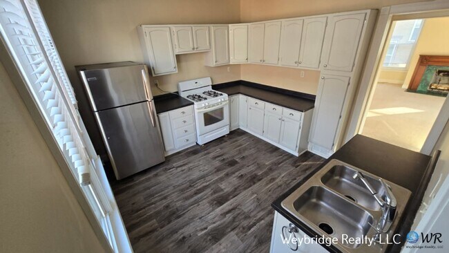 Building Photo - 3923 Spencer Ave