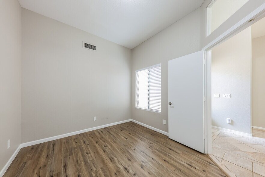 Building Photo - 20810 N 74th Ln