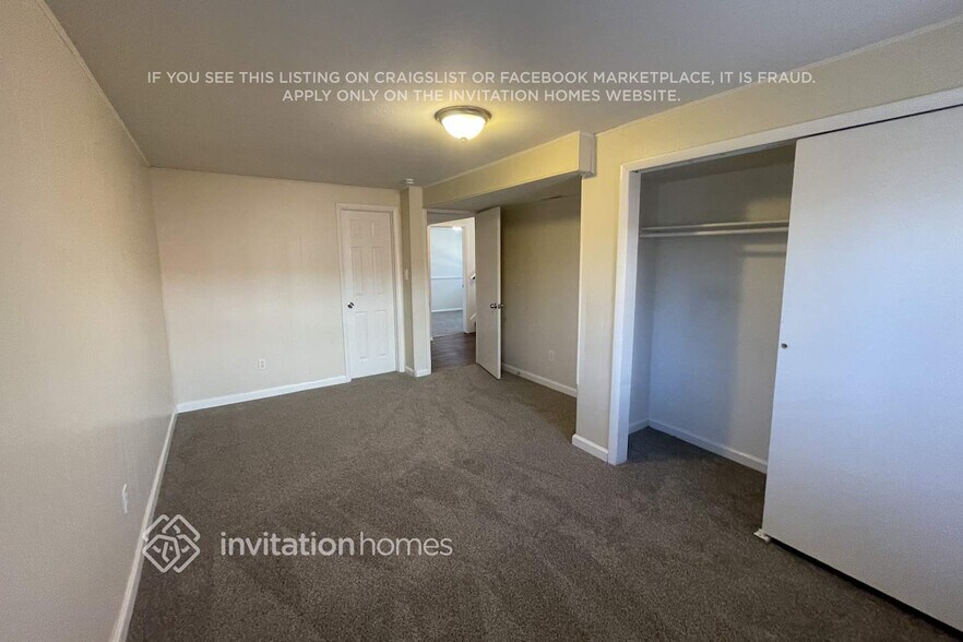 Building Photo - 432 S Victor Way