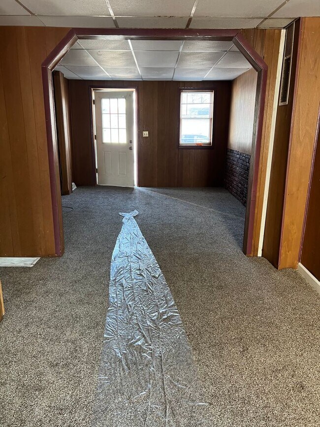 Building Photo - 2 Bedroom with a Bonus Room and Large Yard