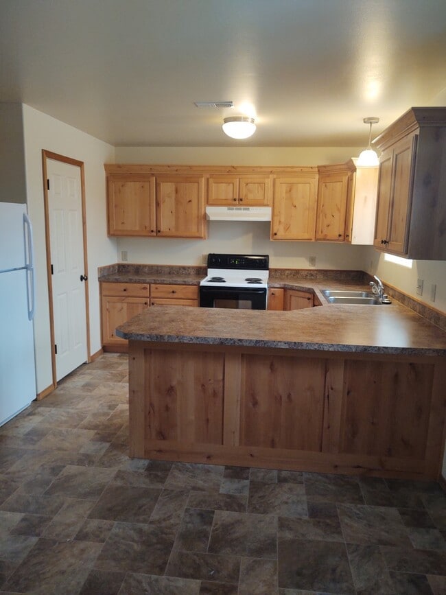 Primary Photo - 811 W 3rd St