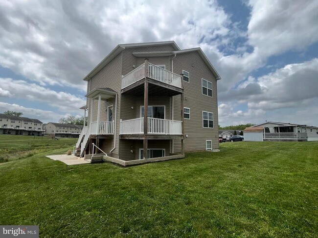 Building Photo - 103 Goods Wy