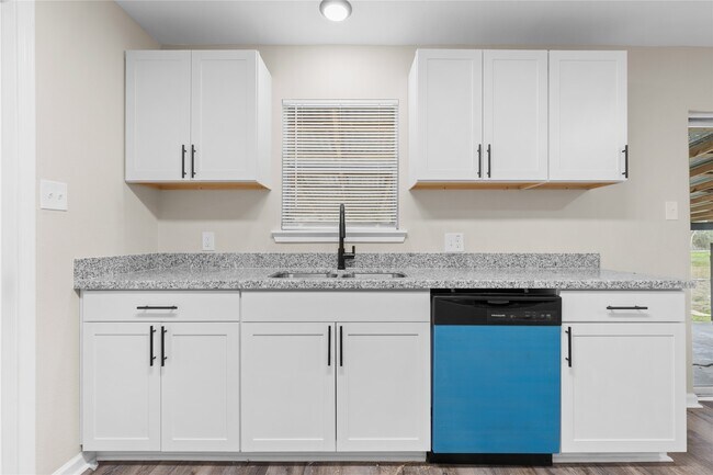 Building Photo - 804 Avenue I