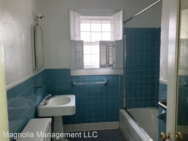 Building Photo - 3 br, 2 bath House - 137 W. Andrews Ave