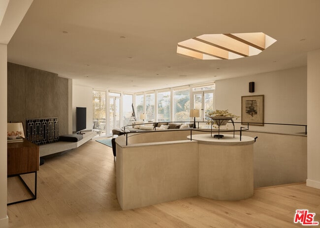 Building Photo - 8593 Hollywood Blvd