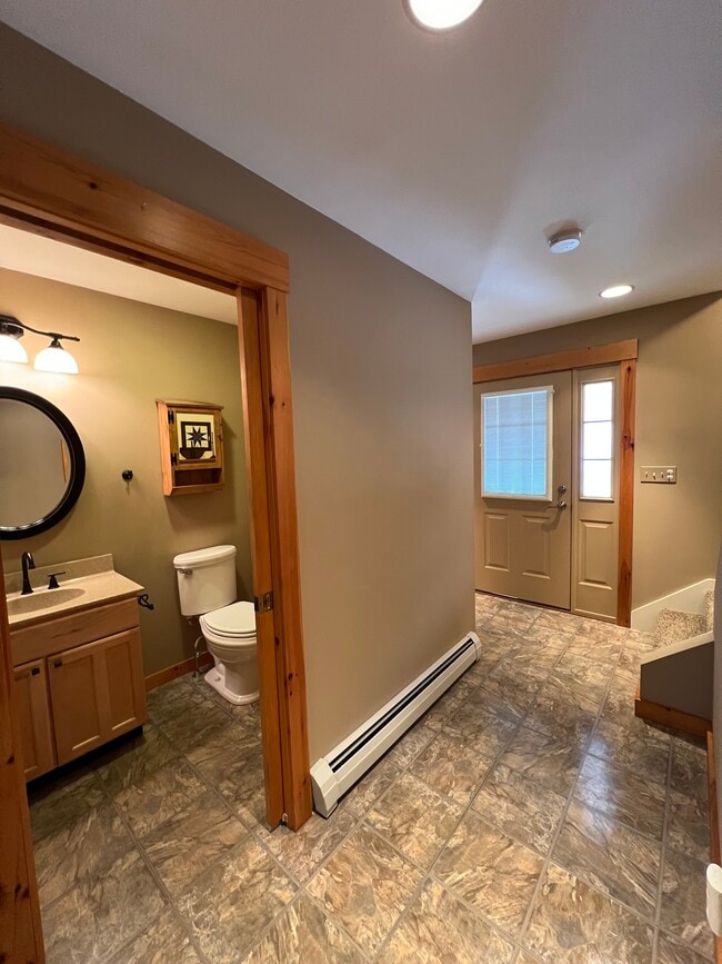 Building Photo - 2-12 Yvonne St