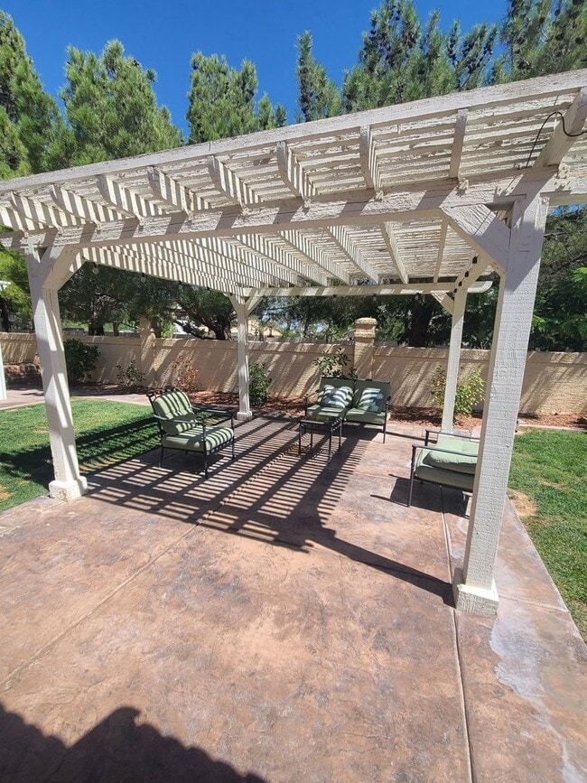 Building Photo - Fully Furnished Single-Story Home with Den and 3-Car Garage!