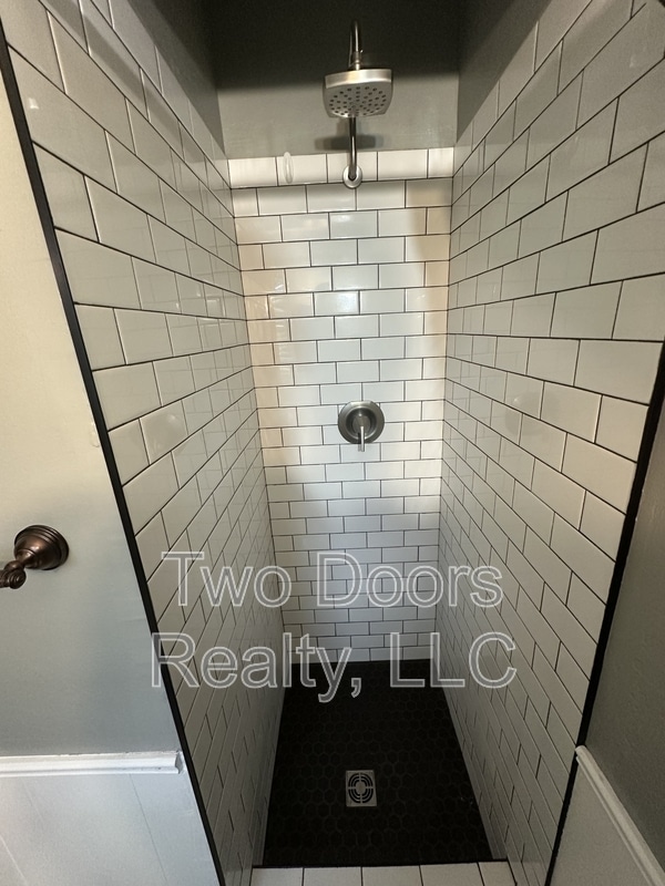 Building Photo - 137 E Jarman Dr