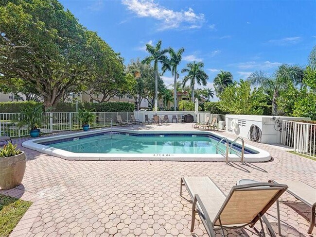 Building Photo - 207 Tropic Isle Dr