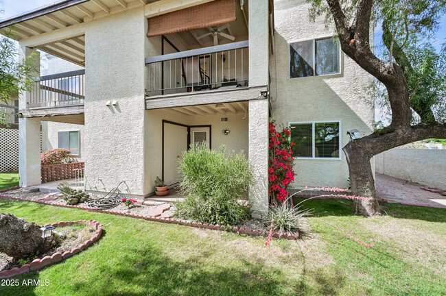 Building Photo - 805 E Townley Ave