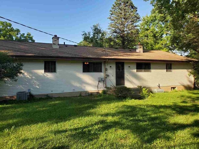Building Photo - 2418 Adler Cir