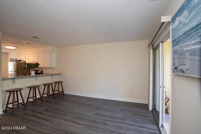 Building Photo - 480 Reed Canal Rd