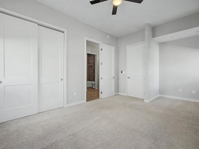 Building Photo - 10053 N Alder Spring Dr