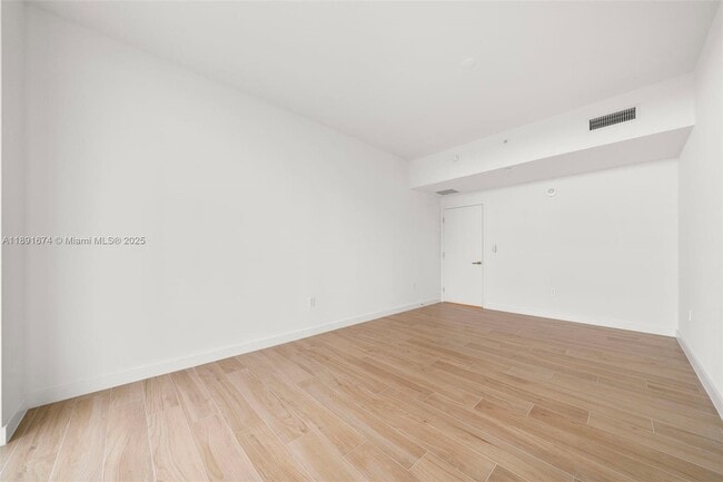Building Photo - 2678 Tigertail Ave