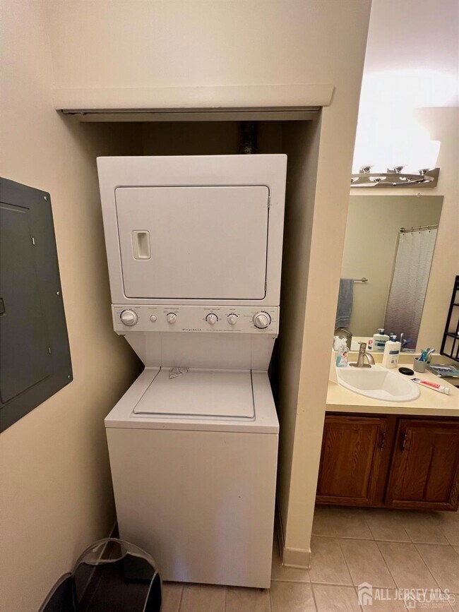 Building Photo - 2304 Aspen Dr