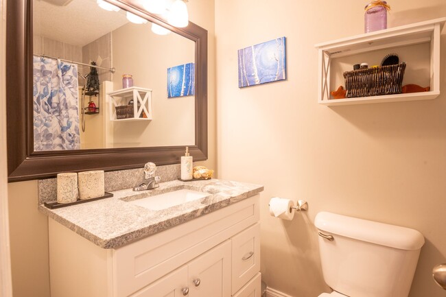 Building Photo - FURNISHED MONTHLY RENTAL-AVAILABLE STARTIN...