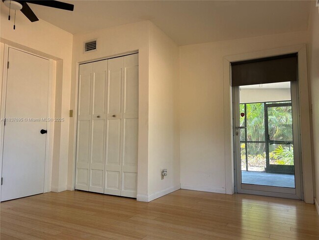 Building Photo - 1601 SW 10th St
