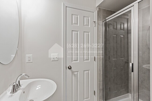 Building Photo - 7113 Rowlock Aly