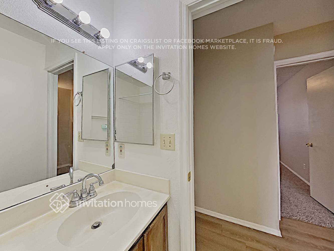 Building Photo - 8943 W Cinnabar Ave