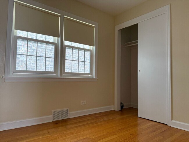 Building Photo - 5534 N Campbell Ave