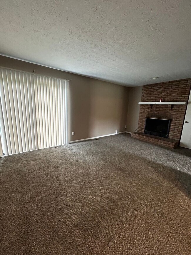 Building Photo - 5953 Rock Glen Ct