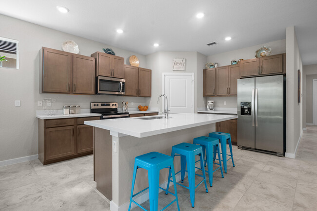 Building Photo - 4491 NW Oakleaf Ct