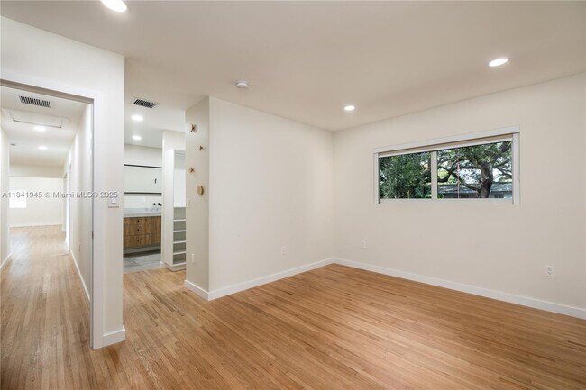 Building Photo - 1761 NE 139th St