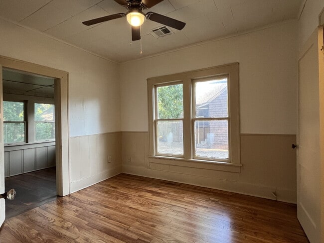 Building Photo - 2 Bedroom 1 Bath for Lease!!