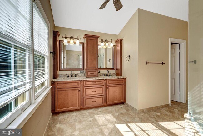 Building Photo - 47001 Smithwood Ct