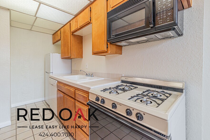 Building Photo - 5640 Franklin Ave