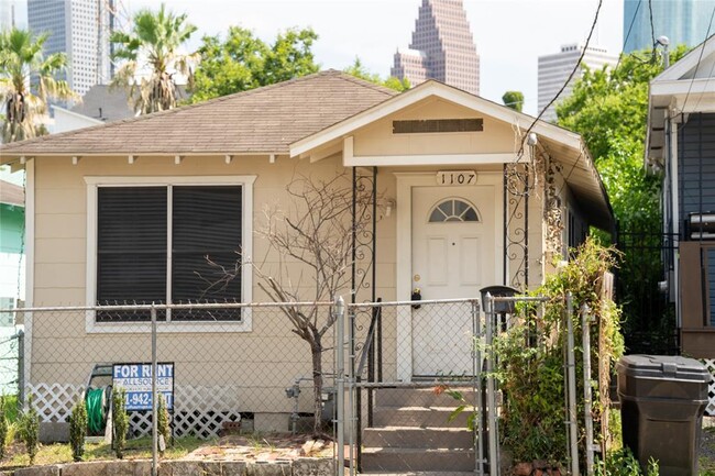 Building Photo - 1107 Edwards St